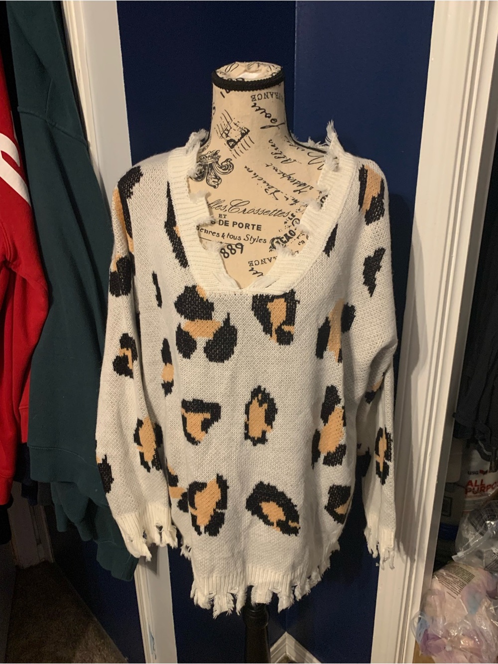 Women’s Distressed Leopard Print V-Neck Sweater - White/Tan/Black